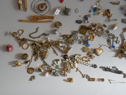 Very large lot of costume jewelry and watches:...