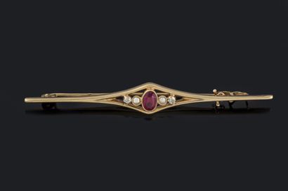 Broche barrette en or jaune (750 millièmes)...