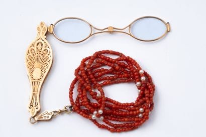 Folding handheld magnifying glass (lorgnette...