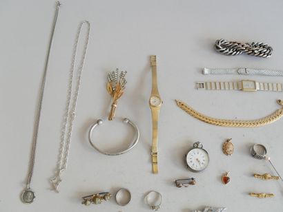 Batch of costume jewelry