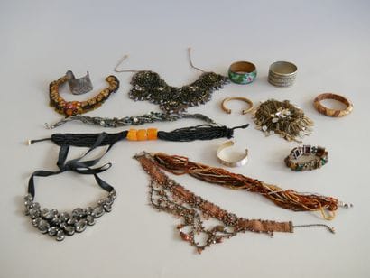 Large selection of costume jewelry neckl...