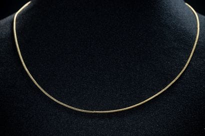 Yellow gold (750) chain. 
Some missing links...