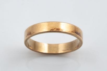 Flat rose gold wedding band (750 parts per...