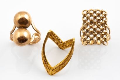 3 yellow gold rings:
- One V-shaped ring...
