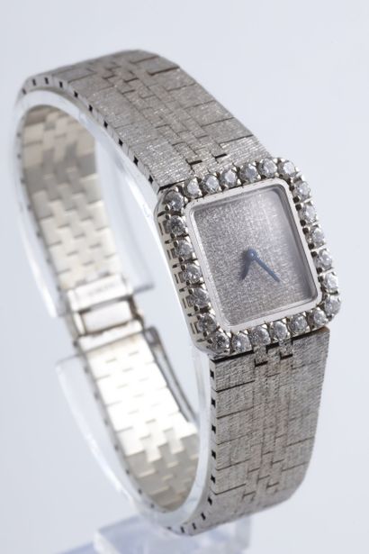 Montre bracelet de dame en or gris (750 millièmes)....