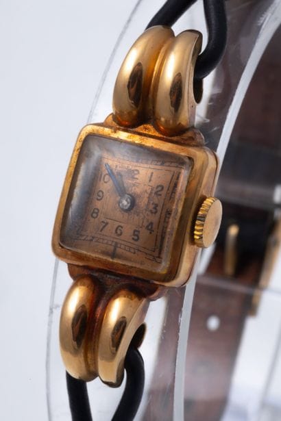 Montre de dame, le boîtier en or jaune (750...
