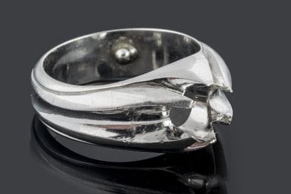 Monture bague « dôme » jonc anglais en platine...
