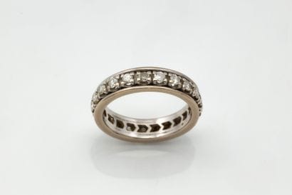 Wedding band in white gold (750 thousandths)...