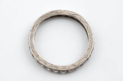 Wedding band set with diamonds of various...