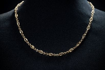 Hollow-link necklace with irregularities...