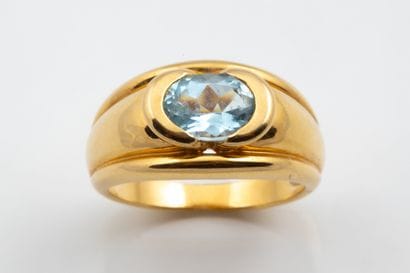 Half-moon-shaped band set with a faceted...
