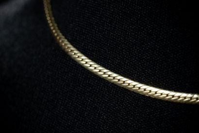 Yellow gold (750) English link necklace....