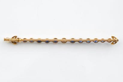 Brooch made of platinum (850 parts per thousand)...
