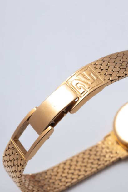 MOVADO. Montre bracelet de dame en or jaune...