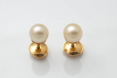 Paire de boucles d’oreilles ornée chacune...