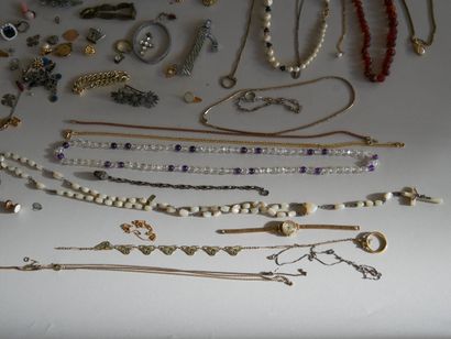 Very large lot of costume jewelry and watches:...