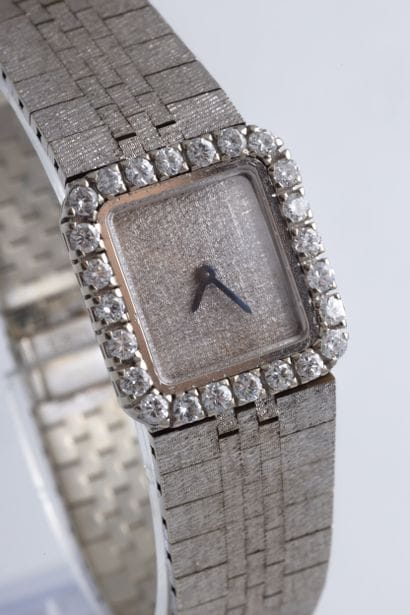 Montre bracelet de dame en or gris (750 millièmes)....