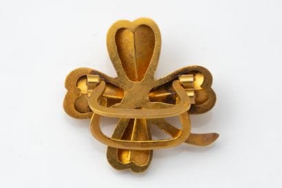 Four-leaf clover-shaped clasp in yellow and...