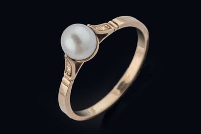 Bague perle de culture blanche d’environ...