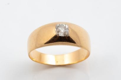 Yellow gold (750) band set with a square-cut...
