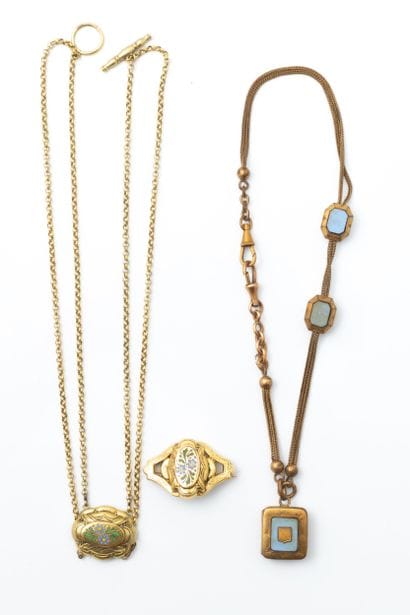 Costume jewelry set: Two pieces—a necklace...