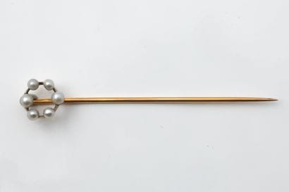 Crown-shaped tie pin set with small fine...