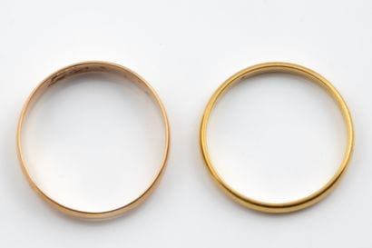 2 wedding rings in rose and yellow gold (750...