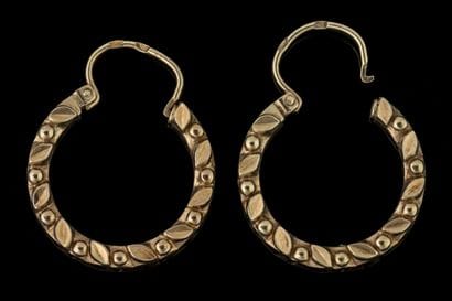 Pair of yellow gold (750) hoop earrings set...