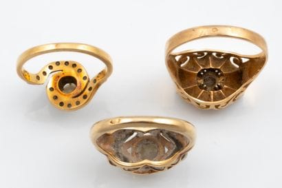 3 bagues en platine (850 millièmes) en or...