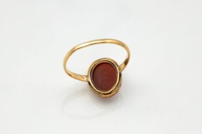 Three-layer agate cameo ring with a woman's...
