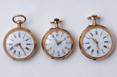 Lot de trois montres de col et contre boîtiers...