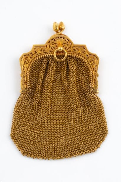 Yellow gold (750) case embellished with floral...