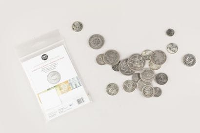 Silver set including : 
2 pieces 50 francs...