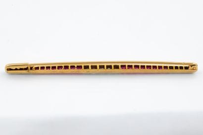 Long, slender yellow gold (750) brooch set...