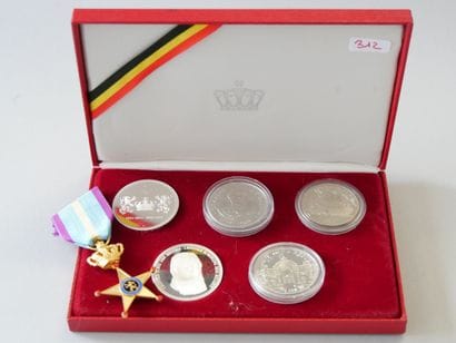 Set containing 5 commemorative silver coins
151.6...
