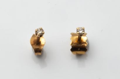 Pair of yellow gold (750) stud earrings,...