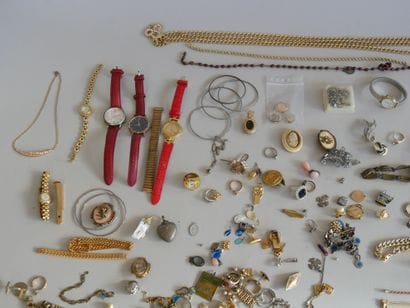 Very large lot of costume jewelry and watches:...