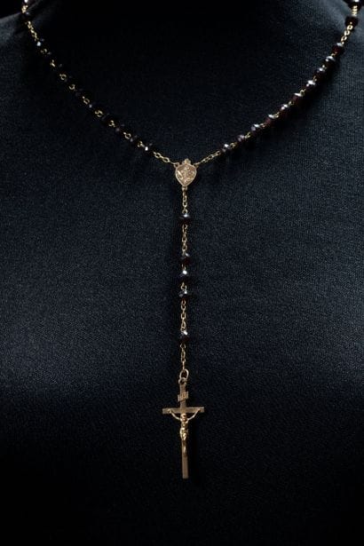 Yellow gold rosary (750 parts per thousand)...