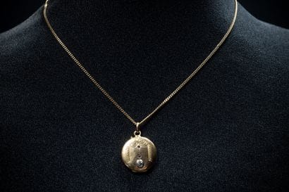 Pendentif souvenir début XXème en or jaune...