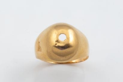 Dented yellow gold (750) ball ring setting....
