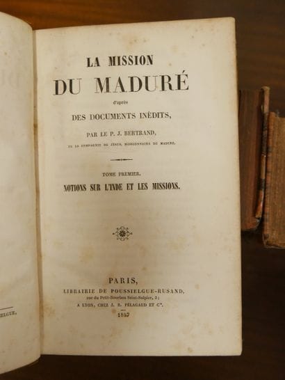 TRAVEL. Set of 17 volumes in-8 and in-12...