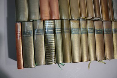 LA PLEIADE.
Set of 35 volumes. Without cases....