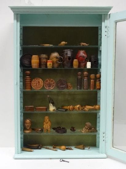 Lot d'une soixantaine de petits objets anciens...