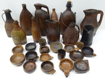 Fort lot de 28 objets du vin en bois en très...