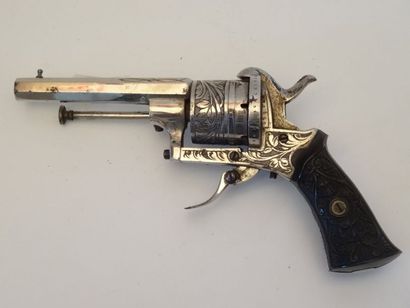 Revolver à broche, six coups, calibre 7 mm....