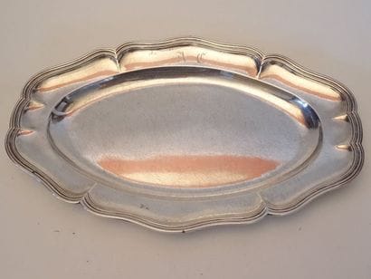 Plat ovale filets contours argent gravé A.C....