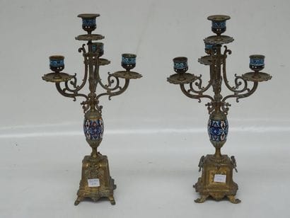 Paire de candélabres en bronze et émail cloisonné...