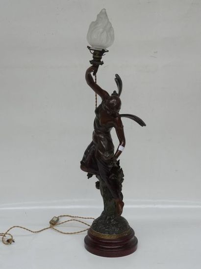 Sculpture en régule formant lampe, signée...