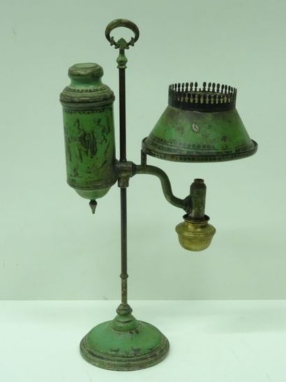 Lampe Quinquet en tôle peinte à décor de...