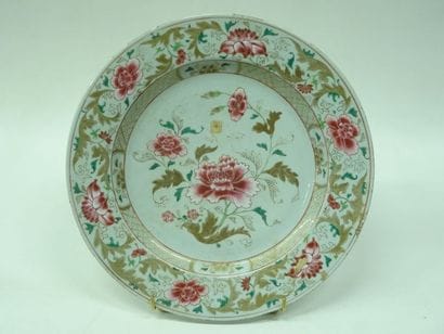 Compagnie des Indes, grand plat en porcelaine...
